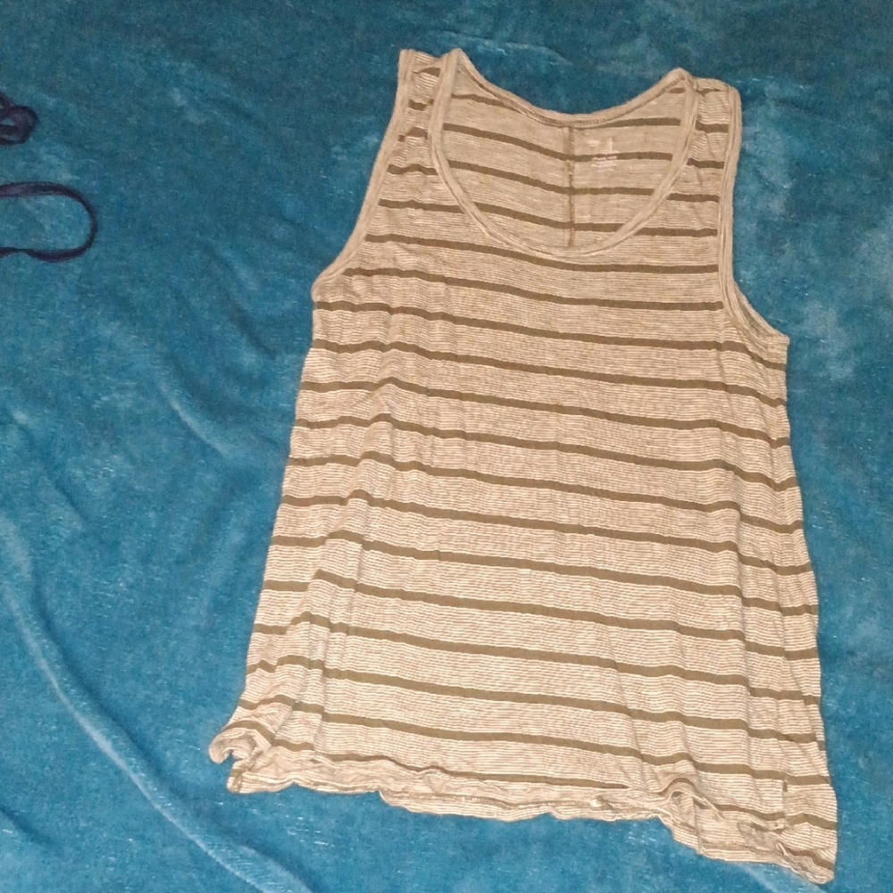 Must Bundle For $3 Offer. Gap Women's Small Striped Tank